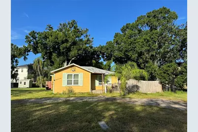 6404 Pershing Street NE, Saint Petersburg, FL 33702 - Photo 1