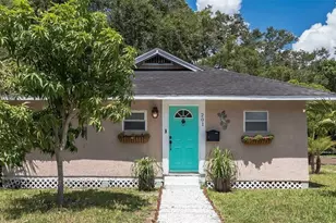 201 35th St S, Saint Petersburg, FL 33711 - Photo 1