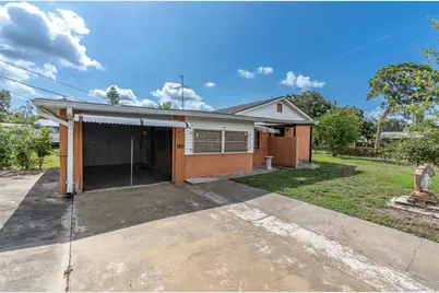 130 66th Street S, Saint Petersburg, FL 33707 - Photo 1