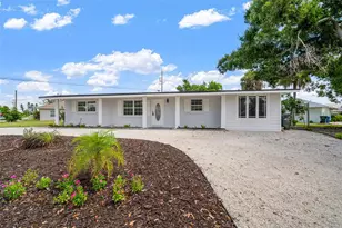 405 W Shade Dr, Venice, FL 34293 - Photo 1