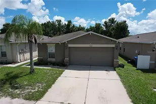 7862 Carriage Pointe Dr, Gibsonton, FL 33534 - Photo 1