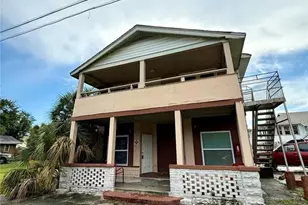 610 14th St N, Saint Petersburg, FL 33705 - Photo 1