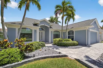 912 Landmark Circle S, Saint Petersburg, FL 33715 - Photo 1