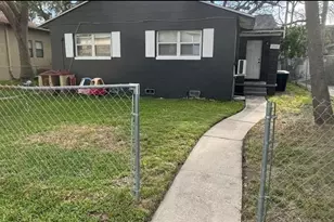 1733 6th St S, Saint Petersburg, FL 33701 - Photo 1