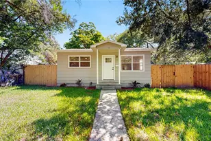 1924 48th St S, Saint Petersburg, FL 33711 - Photo 1