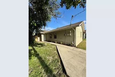 10419 N Hartts Drive, Tampa, FL 33617 - Photo 1