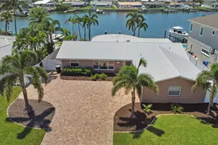 7944 10th Ave S, Saint Petersburg, FL 33707 - Photo 1