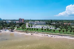 1200 N Shore Dr NE, Saint Petersburg, FL 33701 - Photo 1