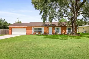 102 Mitchell Dr, Brandon, FL 33511 - Photo 1