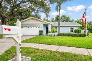 1600 Dale Cir W, Dunedin, FL 34698 - Photo 1