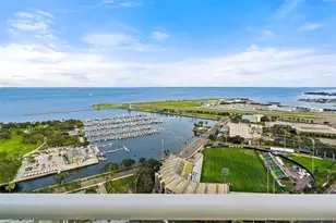 175 1st St S, Saint Petersburg, FL 33701 - Photo 1