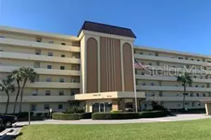 4650 Cove Cir, Saint Petersburg, FL 33708 - Photo 1