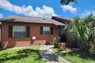 9502 Fieldview Cir, Thonotosassa, FL 33592 - Photo 1