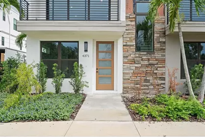 6371 1st Avenue S, Saint Petersburg, FL 33707 - Photo 1