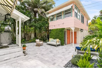 1716 Oak Street NE, Saint Petersburg, FL 33704 - Photo 1