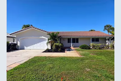 2053 Michigan Avenue NE, Saint Petersburg, FL 33703 - Photo 1