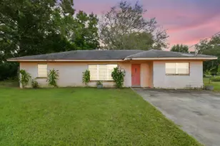918 Crenshaw Lake Rd, Lutz, FL 33548 - Photo 1