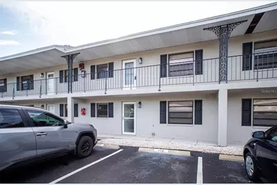 101 Lake Avenue NE #211, Largo, FL 33771 - Photo 1