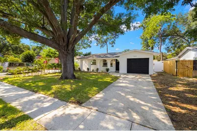 162 SW Lincoln Circle N, Saint Petersburg, FL 33702 - Photo 1