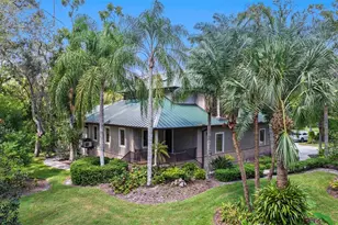 1252 E Lake Dr, Tarpon Springs, FL 34688 - Photo 1