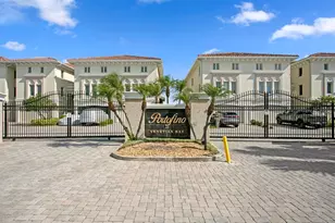 1040 Paseo Del Rio NE, Saint Petersburg, FL 33702 - Photo 1
