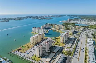 4550 Cove Cir, Saint Petersburg, FL 33708 - Photo 1