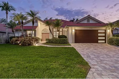 772 Live Oak Terrace NE, Saint Petersburg, FL 33703 - Photo 1