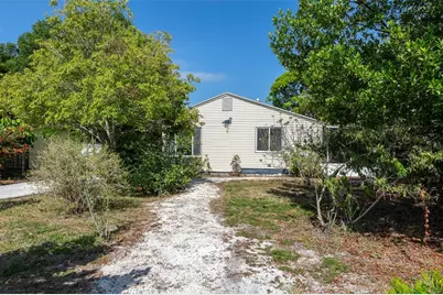 907 Hull Street S, Gulfport, FL 33707 - Photo 1