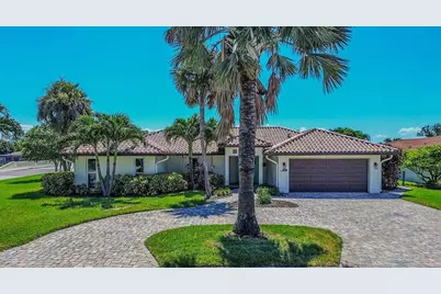 1998 Kansas Avenue NE, Saint Petersburg, FL 33703 - Photo 1
