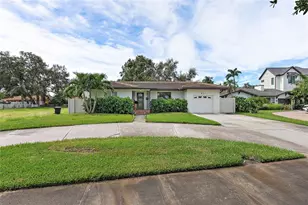 851 Snell Isle Blvd NE, Saint Petersburg, FL 33704 - Photo 1