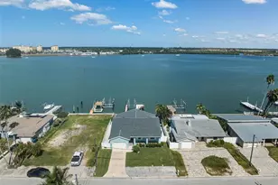 828 Bay Point Dr, Madeira Beach, FL 33708 - Photo 1