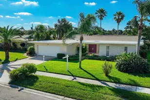 13850 Sunset Dr, Largo, FL 33774 - Photo 1