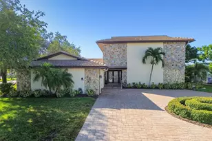 10073 S Yacht Club Dr, Treasure Island, FL 33706 - Photo 1