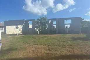 41 Mark Twain Ln, Rotonda West, FL 33947 - Photo 1