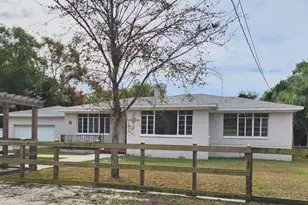 913 E Genesee St, Tampa, FL 33603 - Photo 1
