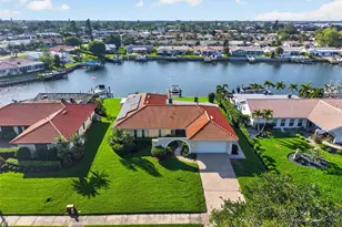 4712 Overlook Dr NE, Saint Petersburg, FL 33703 - Photo 1