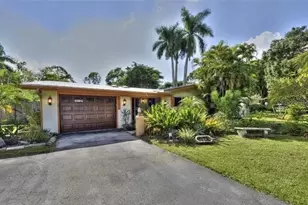 1348 Woodmere Ln, Fort Myers, FL 33919 - Photo 1