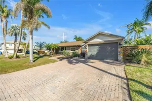 7898 Causeway Blvd N, Saint Petersburg, FL 33707 - Photo 1