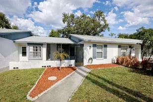 7135 Parkside Villas Dr N, Saint Petersburg, FL 33709 - Photo 1