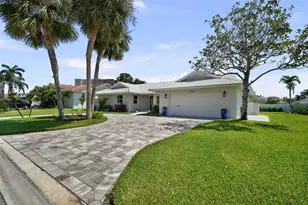 5884 51st St S, Saint Petersburg, FL 33715 - Photo 1
