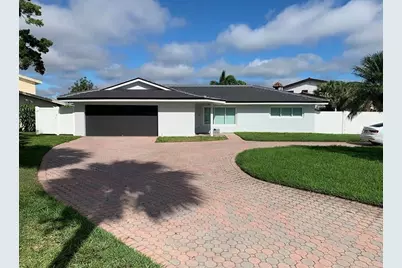 1359 40th Avenue NE, Saint Petersburg, FL 33703 - Photo 1