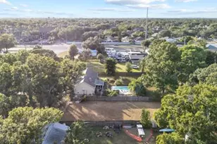 8715 Mayflower Rd, Tampa, FL 33615 - Photo 1