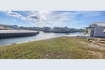 158 S Saint Thomas Circle, Apollo Beach, FL 33572 - Photo 1