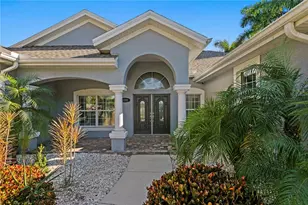 1220 Royal Palm Dr S, Gulfport, FL 33707 - Photo 1