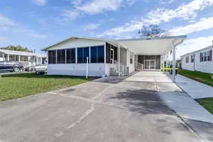 5453 Williamsburg Ln, Wildwood, FL 34785 - Photo 1