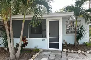 215 10th St SW, Largo, FL 33770 - Photo 1