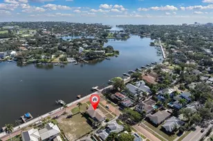 2800 Coffee Pot Blvd NE, Saint Petersburg, FL 33704 - Photo 1