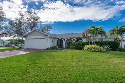 1394 51st Avenue NE, Saint Petersburg, FL 33703 - Photo 1
