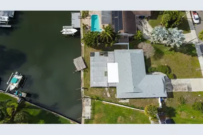 5116 Venetian Boulevard NE, Saint Petersburg, FL 33703 - Photo 1