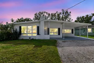 2810 W Silver Lake Ave, Tampa, FL 33614 - Photo 1